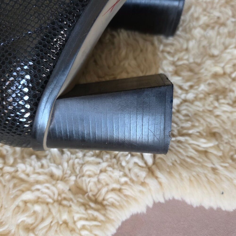 Black boots - Picture 4 of 5